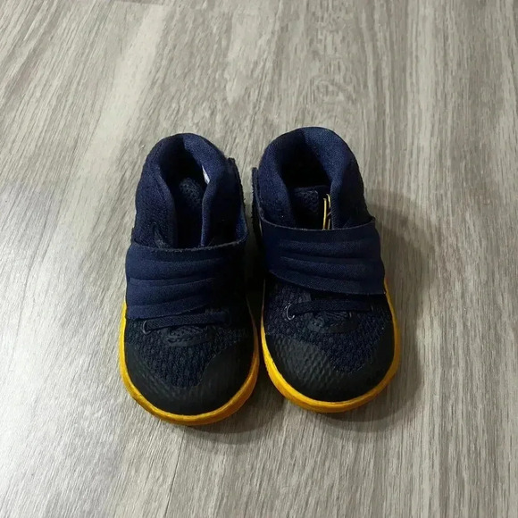 Nike Kyrie 2 Cavs Size 5C Color Blue and Yellow - Picture 3 of 6